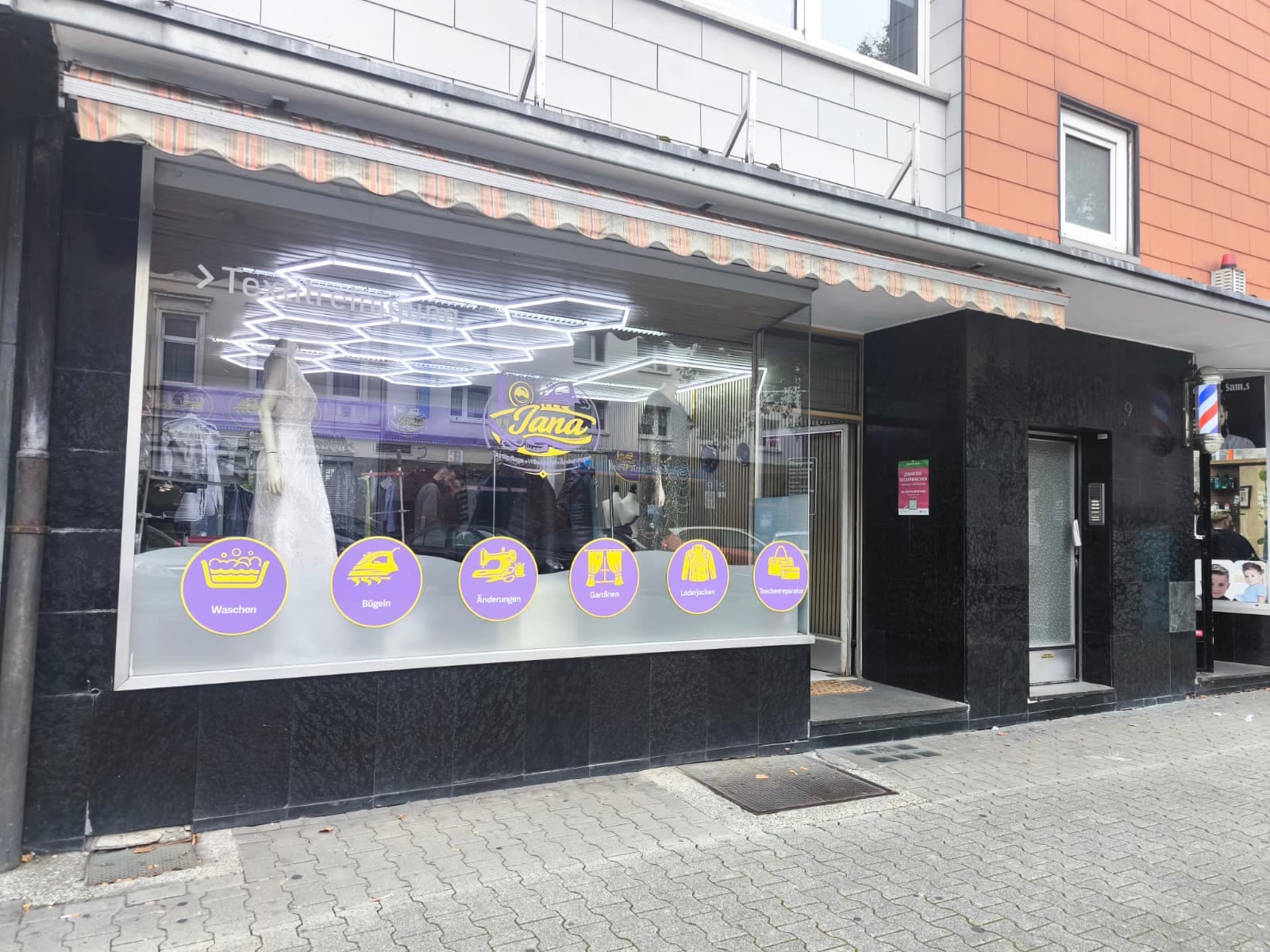 Ladenfront der Änderungsschneiderei und Textilreinigung Jana in der Von-Oven-Straße 9 in Gelsenkirchen